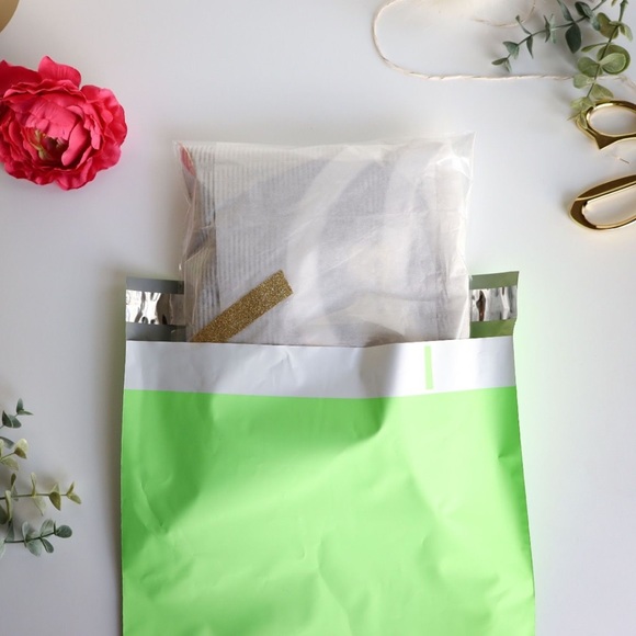 25 10X13 Neon Green Poly Mailers PRICE IS FIRM - Picture 4 of 8